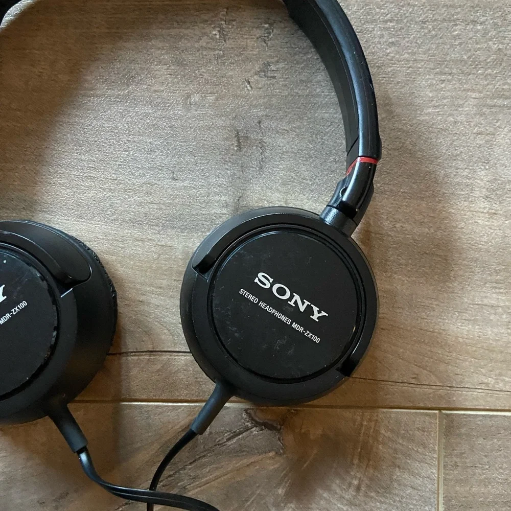 Sony MDRZX100 Headphones (Black)